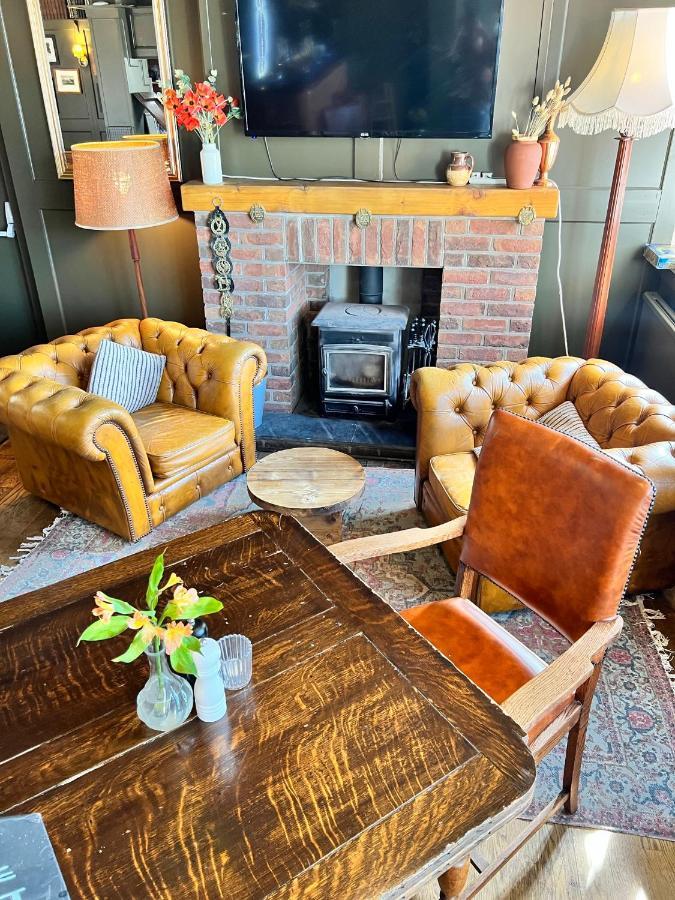 White Hart Bed & Breakfast Alton  Bagian luar foto